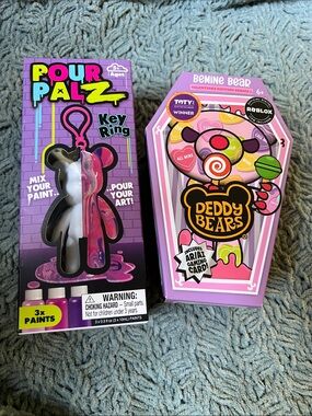 Deddy Bear and Pour Palz
